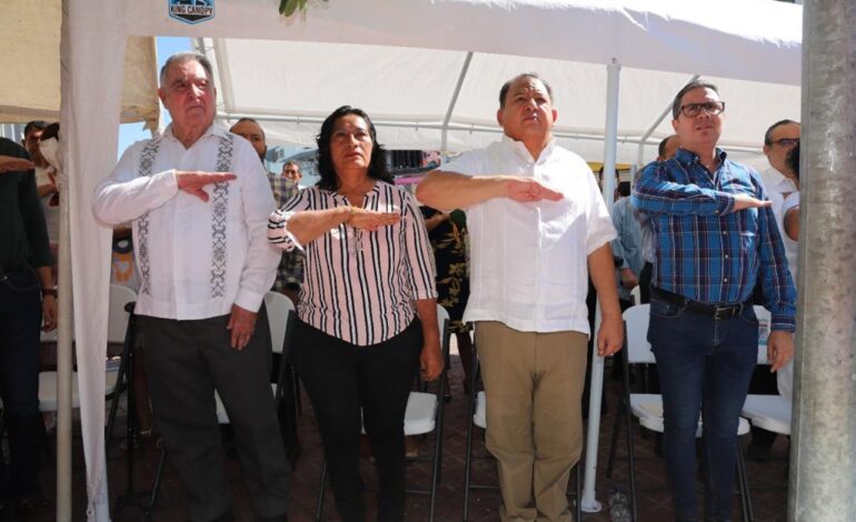 Reconoce Abelina López, a periodistas en su día