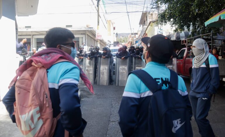 Normalistas señalan a antimotines de volverlos a intimidar