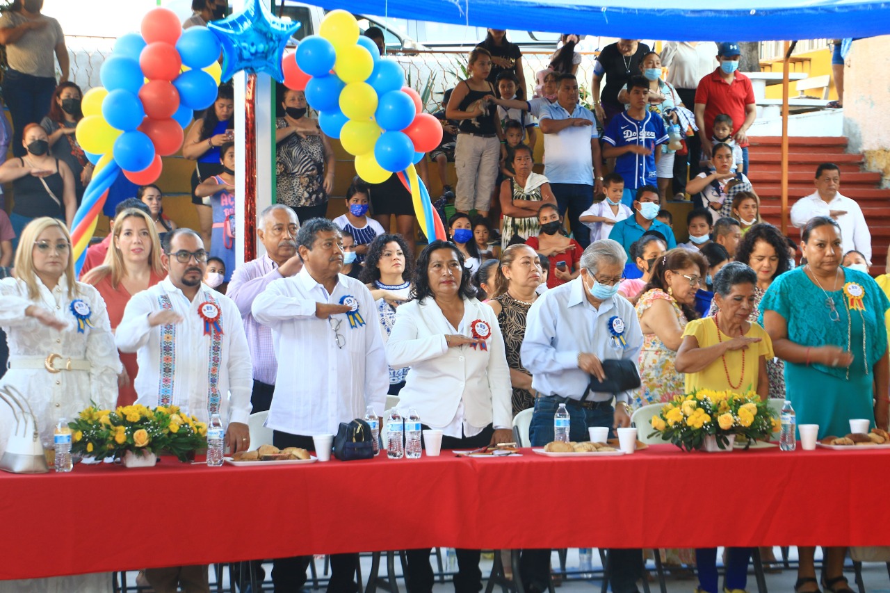 Abelina López está comprometida con la educación