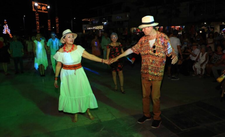 Da la bienvenida Abelina López, a cientos de danzoneros de todo el país