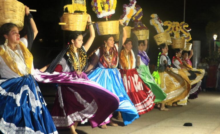 “A Guerrero y Oaxaca nos une el amor por la cultura”: Abelina López