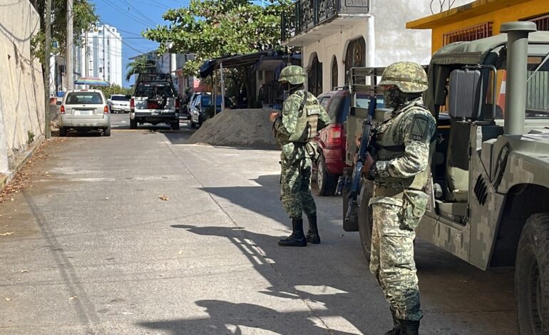 En sendos ataques armados en Acapulco, matan a una taxista y a un hombre en talachera