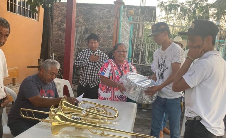 Entregan instrumentos a bandas de música de viento de 17 municipios del estado