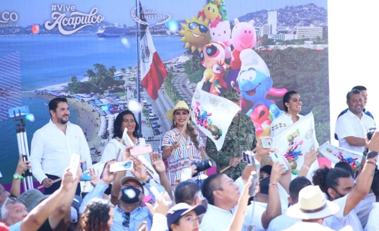 El desfile de globos gigantes llenó de color y alegría a Acapulco el Día de Reyes