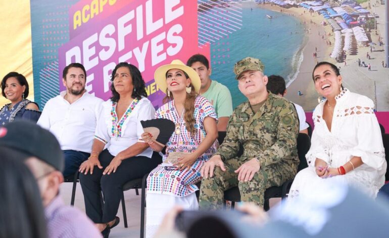 Dan Abelina López y Evelyn Salgado, banderazo al Desfile de Globos Gigantes