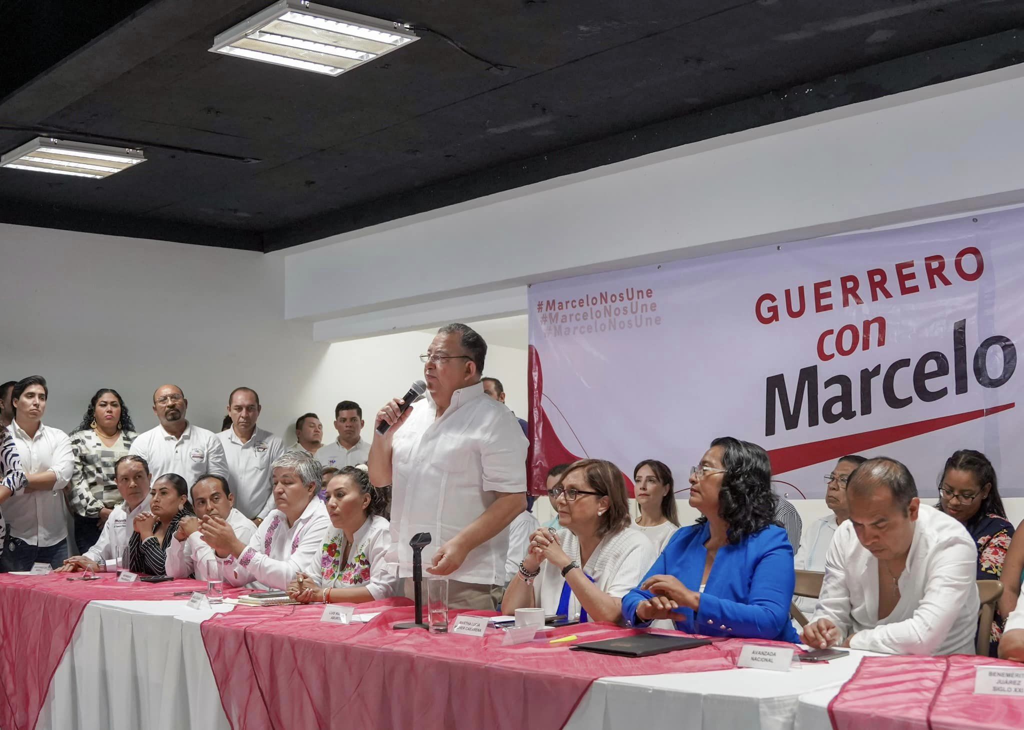 Expresiones políticas que apoyan a Marcelo Ebrard rehuyen a preguntas de reporteros en Acapulco; «no hay Plan B», dicen