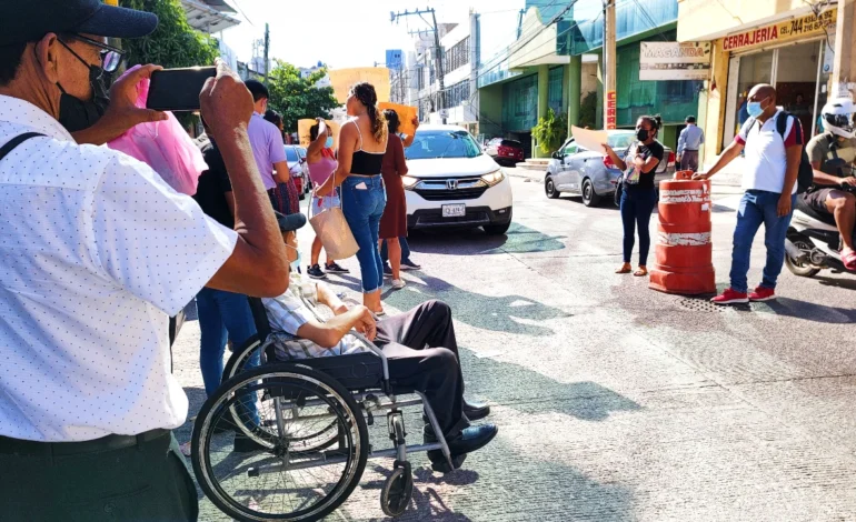 ¿En qué nos hemos convertido? Automovilistas de Acapulco reprenden a pacientes de hemodiálisis por protestar