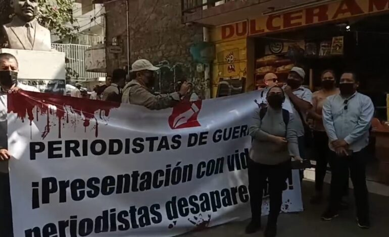 Vuelven a marchar reporteros por la desaparición de tres comunicadores en la Tierra Caliente