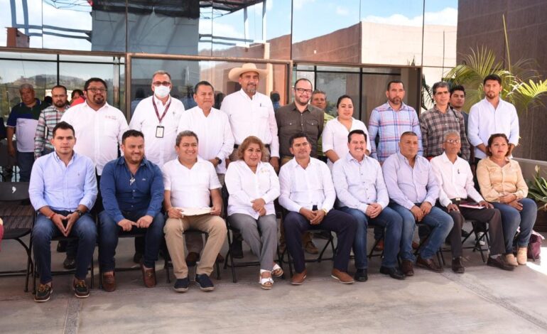 Prepara gobierno de Guerrero gestiones de caminos artesanales para la región de la Sierra