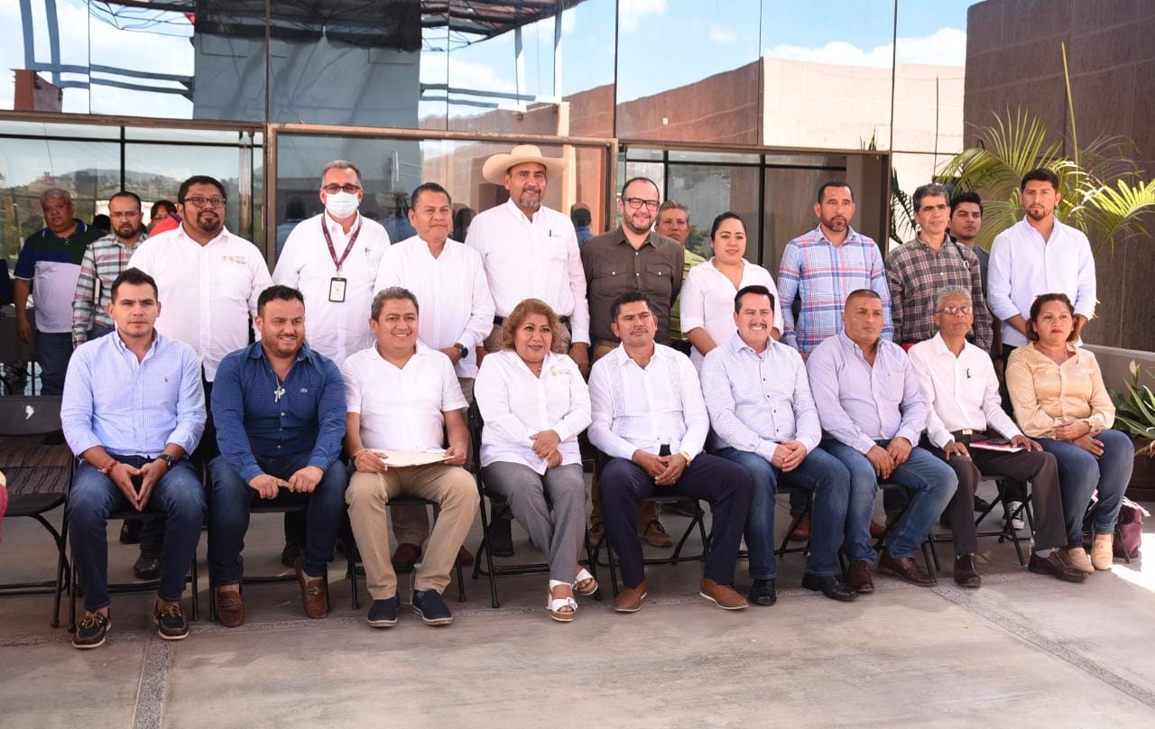 Prepara gobierno de Guerrero gestiones de caminos artesanales para la región de la Sierra