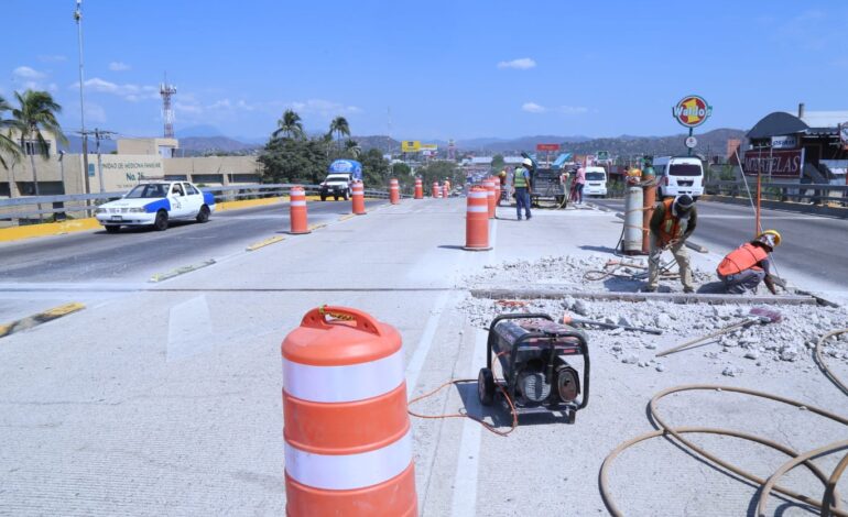 Cumple Evelyn Salgado a Acapulco, rehabilita el puente vehicular del bulevar Vicente Guerrero