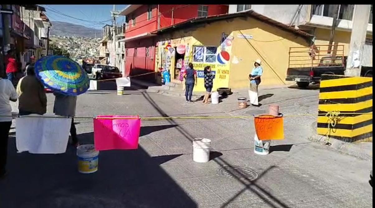 Colonos demandan agua en Chilpancingo; bloquean calles