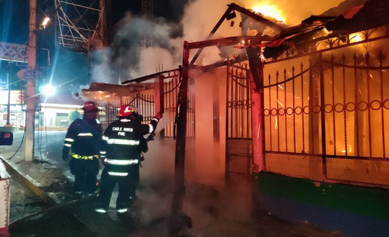 Hallan dos cadáveres en incendio de restaurante de Chilpancingo
