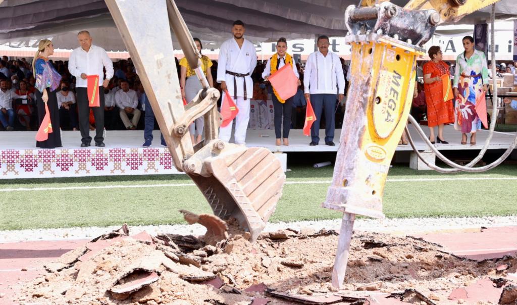 Evelyn Salgado da banderazo de inicio a remodelación de la pista de atletismo del Estadio Universitario de la UAGro
