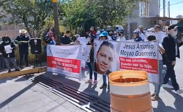 A un año de la desaparición de Jesús Antonio, familiares y colectivos protestan en la Fiscalía por su aparición con vida