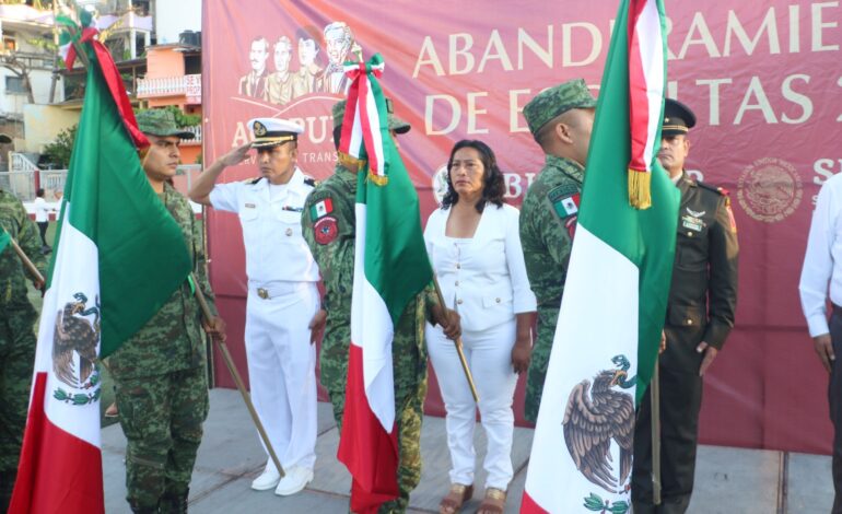 Encabeza Abelina López, conmemoración por Día de la Bandera