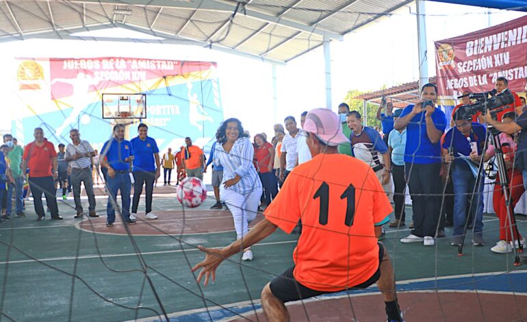 Inaugura Abelina López juegos deportivos de la sección XIV del SUSPEG