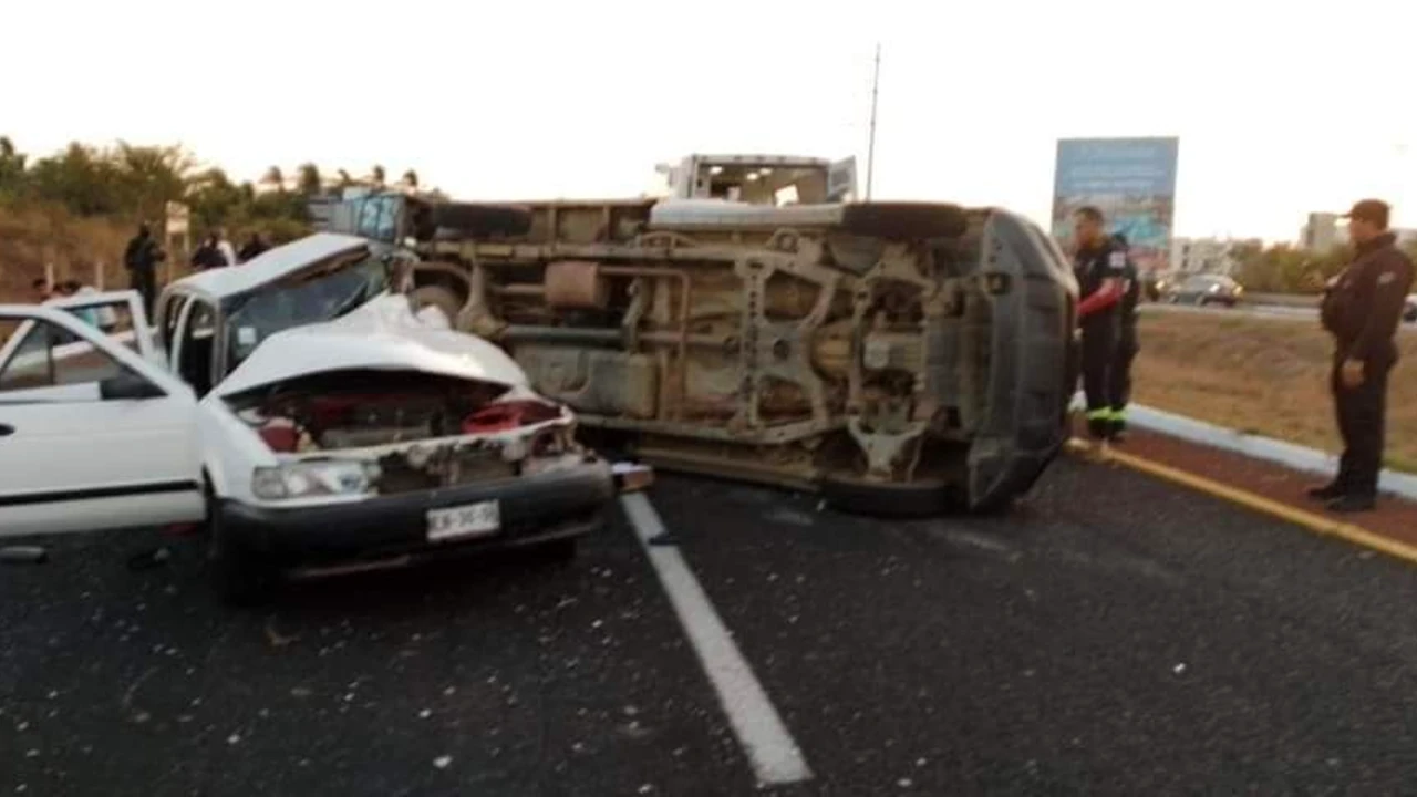 Confirman ataque armado a tripulantes de una camioneta en el viaducto Metlapil, Acapulco