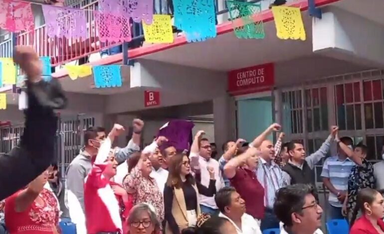 «Fuera caciques», gritan a Saldaña Almazán en la Facultad de Filosofía