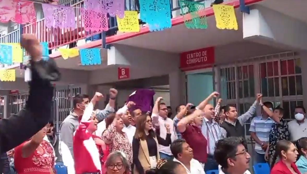 «Fuera caciques», gritan a Saldaña Almazán en la Facultad de Filosofía
