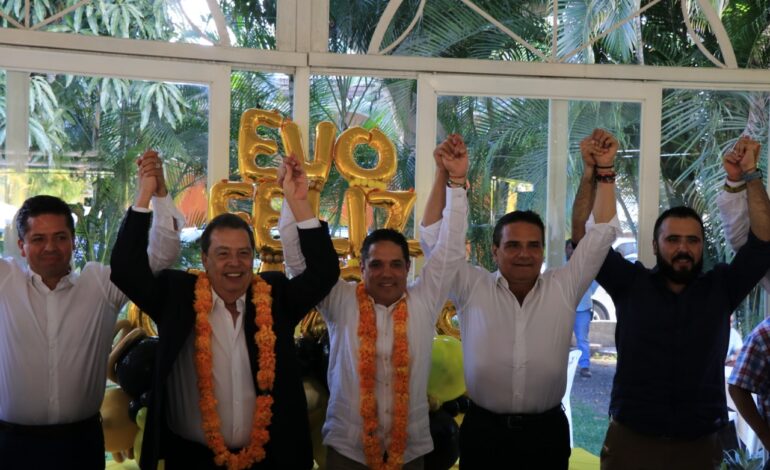 ¡Festejo con olor a destape! Arropan a Evodio líderes de diferentes partidos en su cumpleaños