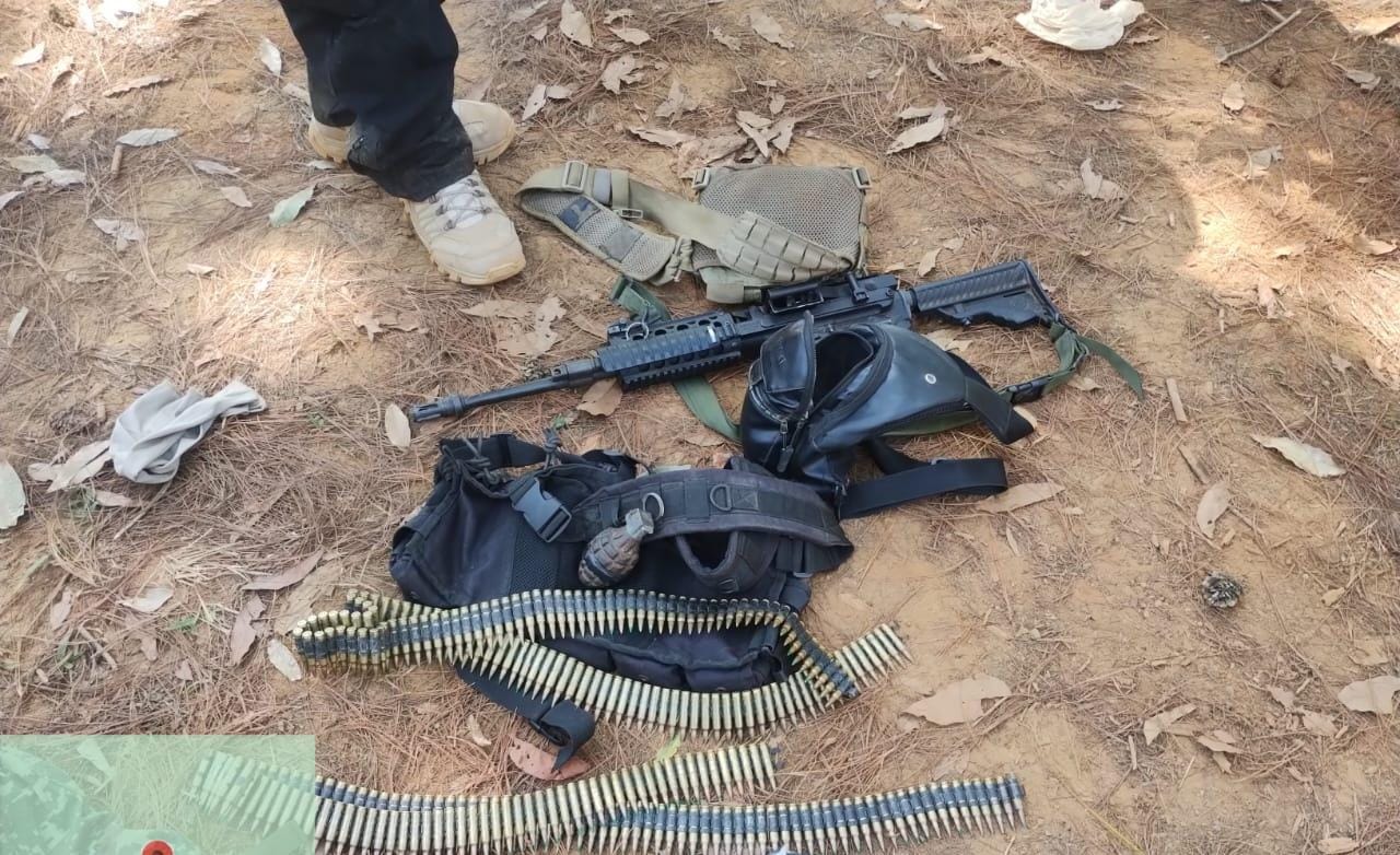 Decomisan armas y equipo táctico en Petatlán