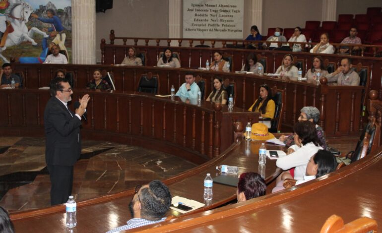 Imparte la CDHEG conferencia a servidores públicos sobre los derechos humanos y sociales de las personas adultas mayores