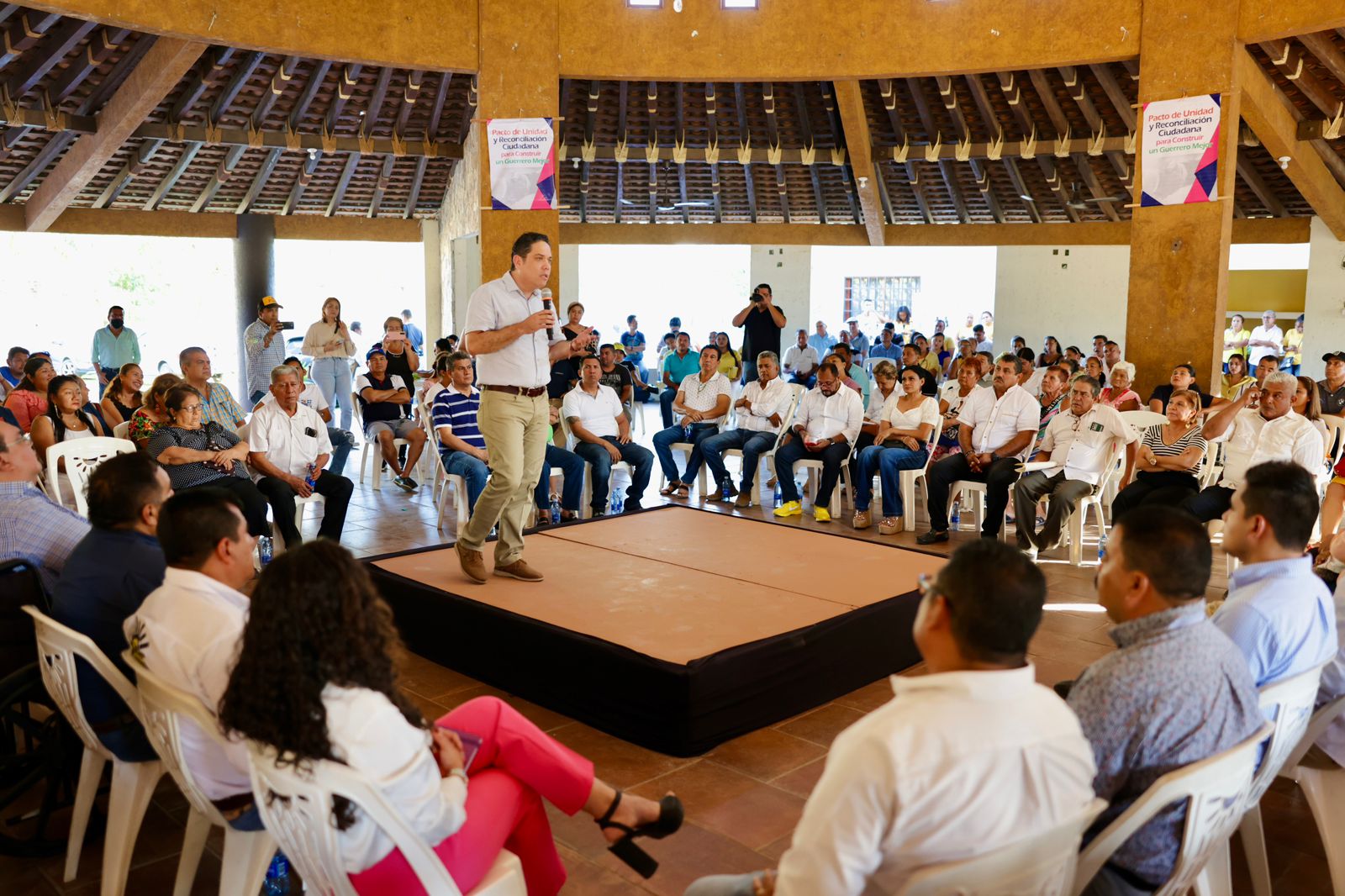 Propone Evodio en Tecpan escuchar todas las voces para unificar y buscar soluciones a problemas de Guerrero