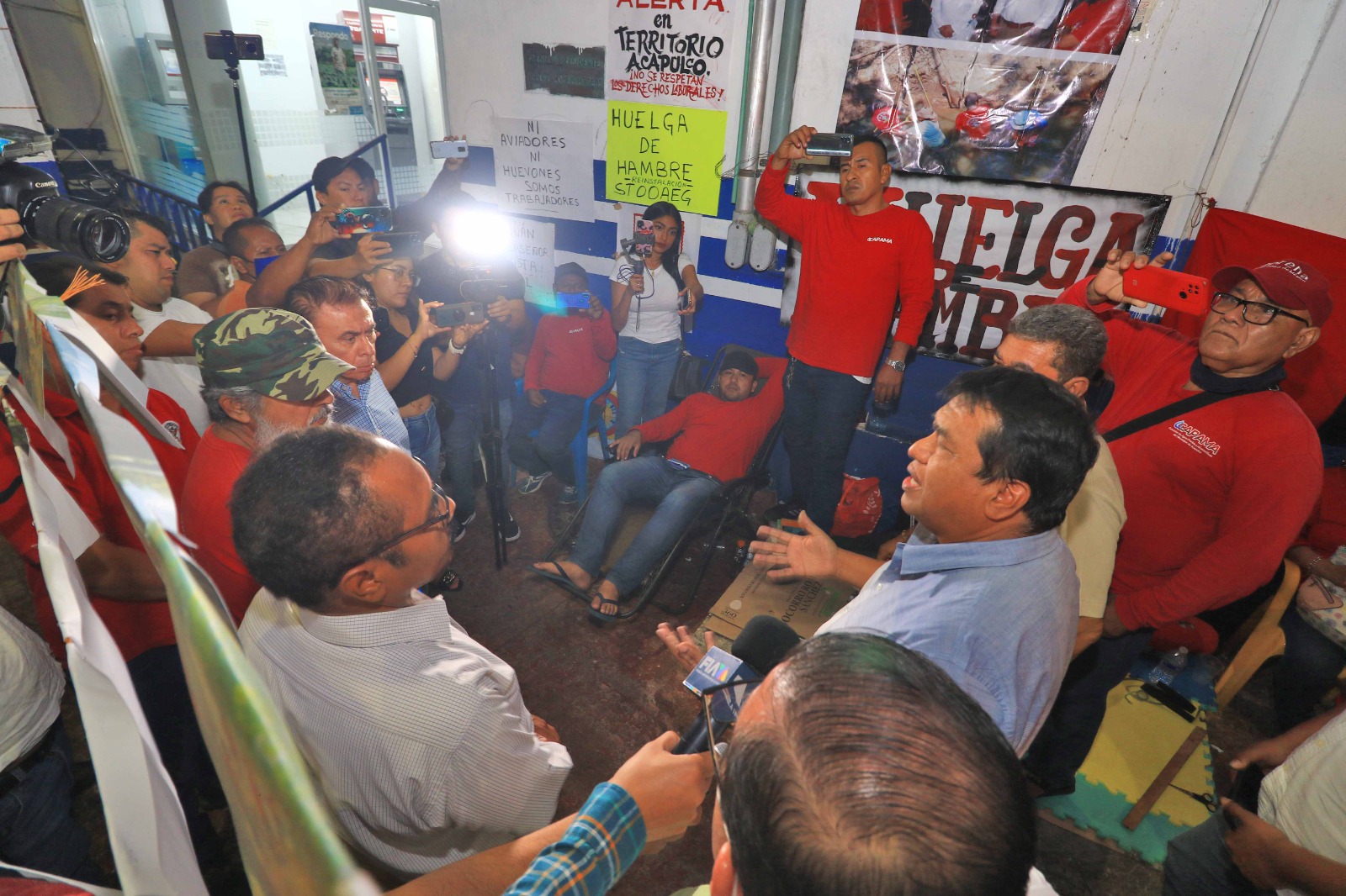 Acuerdan funcionarios municipales mesa de trabajo con extrabajadores