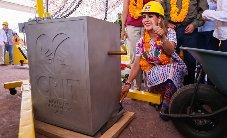 Colocan primera piedra del CRIT de la Montaña en el municipio de Tlapa