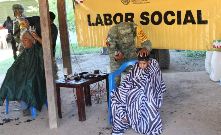 Ejército lleva labores sociales a El Durazno, Guerrero, localidad asedida por bandas del crimen organizado