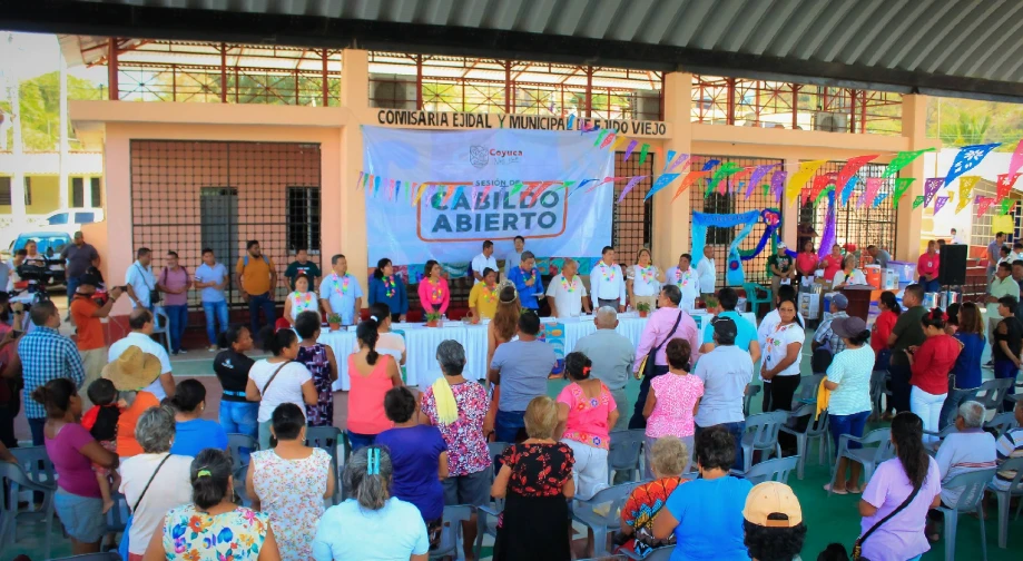 Reconocen a Ossiel Pacheco por Cabildos abiertos en Coyuca de Benítez