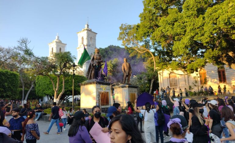 #8M | Marchan mujeres en Chilpancingo contra los feminicidios y desapariciones de sus pares