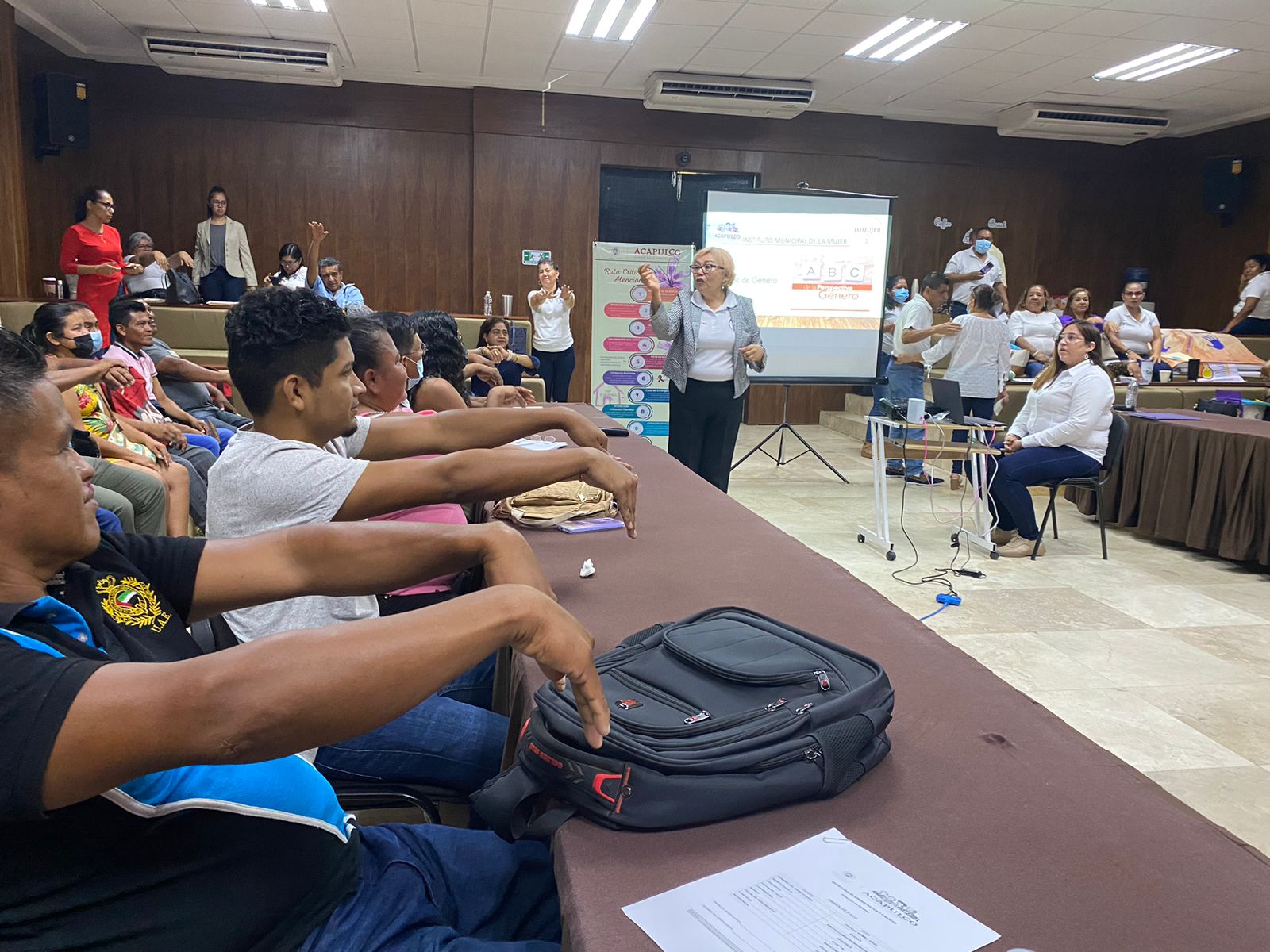 Continúa Gobierno de Acapulco impartiendo taller sobre violencia de género a comisarios y delegados