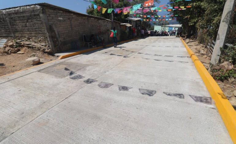 Hace justicia social Abelina López, en la zona poniente