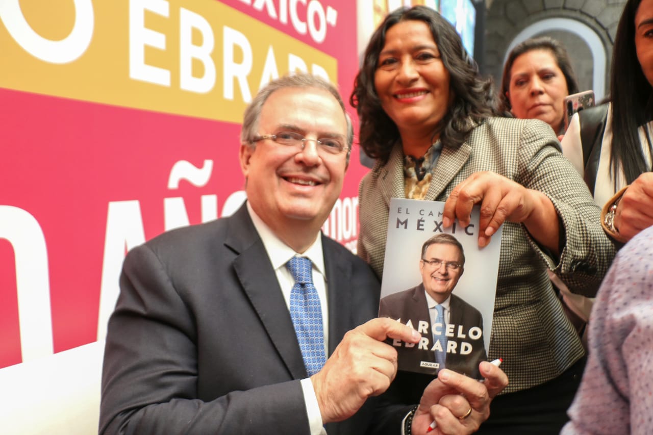 Asiste Abelina López a la presentación del libro «El Camino de México» de Marcelo Ebrard Casaubon