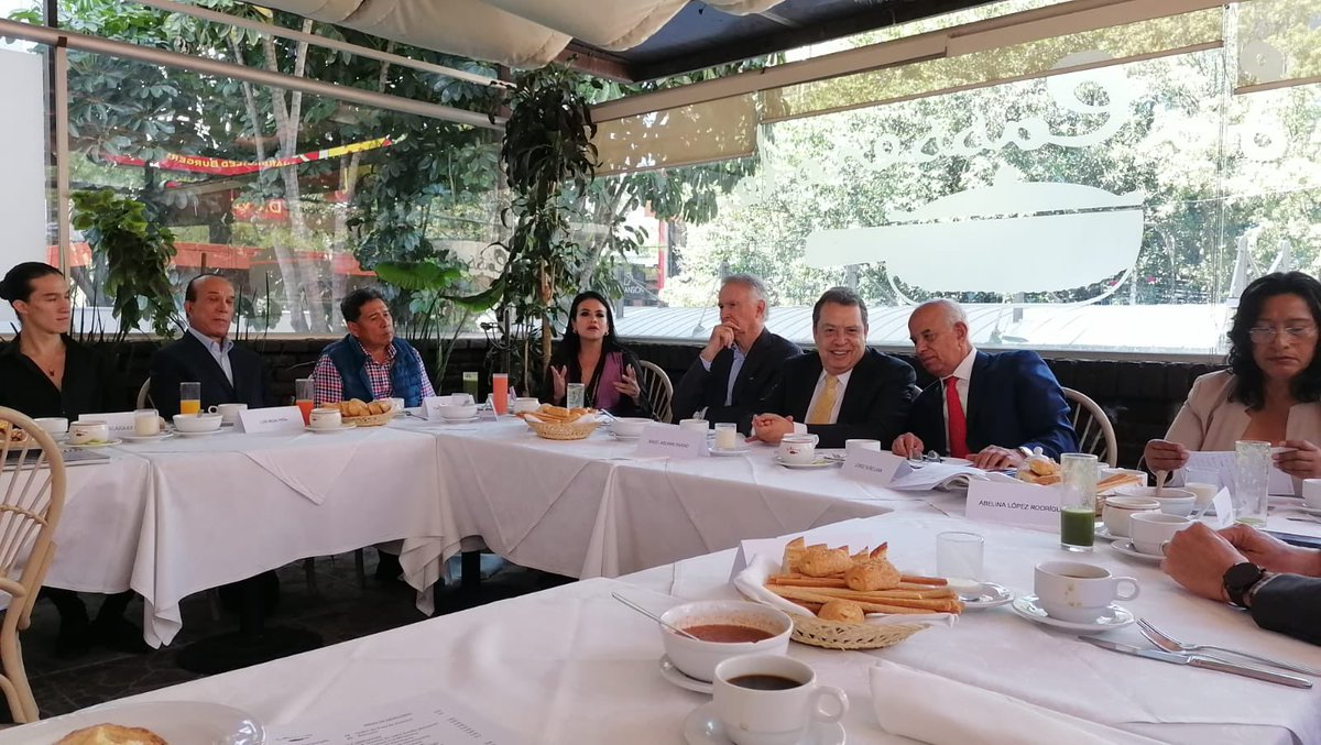 Ángel Aguirre, Abelina López, Norma Otilia y Tomás Hernández se reúnen con empresarios en la Ciudad de México