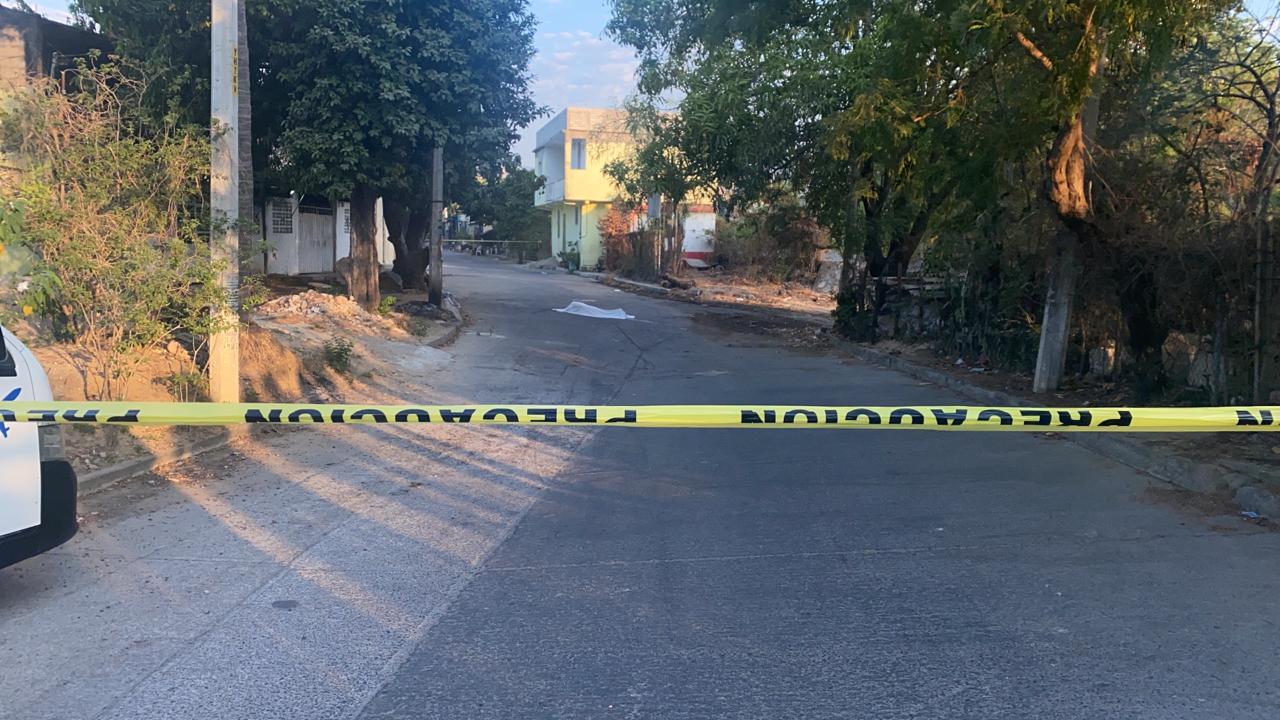Dejan cadáver de un hombre amordazado y amarrado de pies y manos en colonia de Acapulco