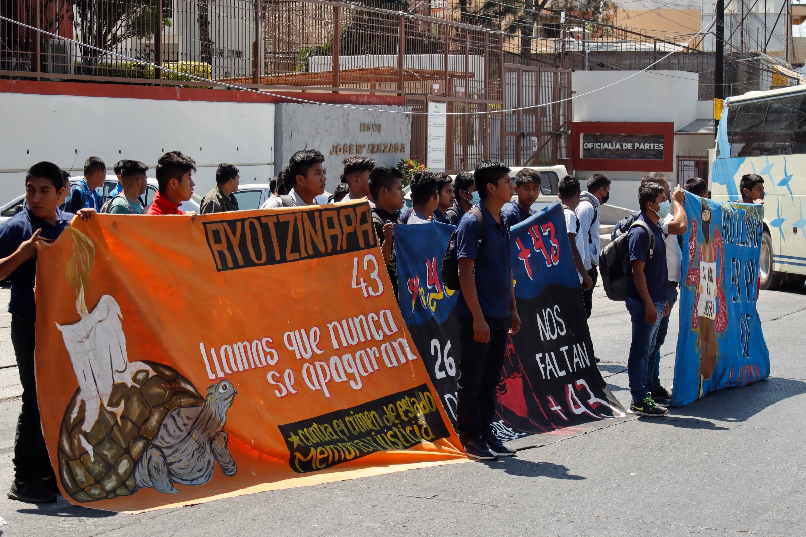 Acusan a gobierno de estancar investigación de caso Ayotzinapa para proteger a Ejército