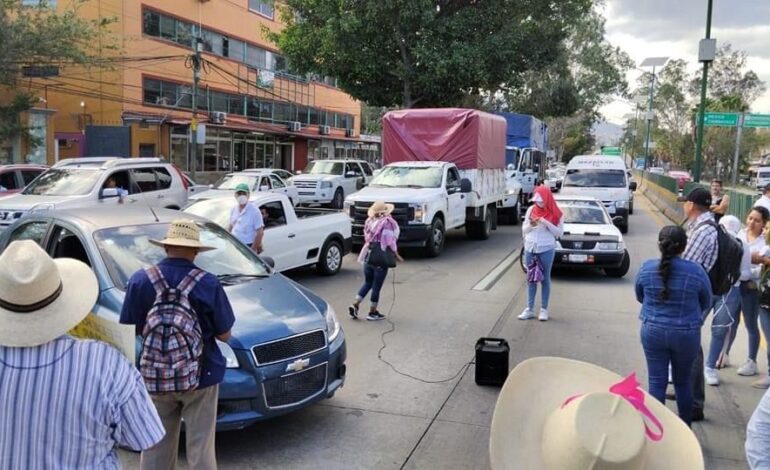 Policía Estatal disuade manifestación en bulevar que conecta a la Autopistal del Sol en Chilpancingo
