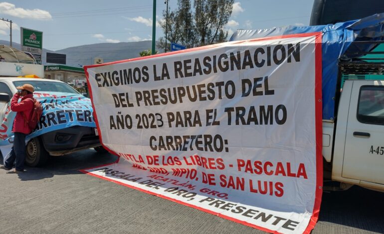 Habitantes de Pascala del Oro bloquearon la Autopista del Sol en demanda de construcción de carretera