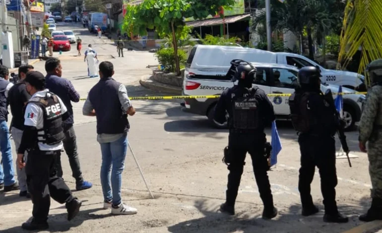 Dejan cráneo humano en Caleta de Acapulco, después hallan autoridades cuerpo desmembrado; asesinan a un Policía Municipal