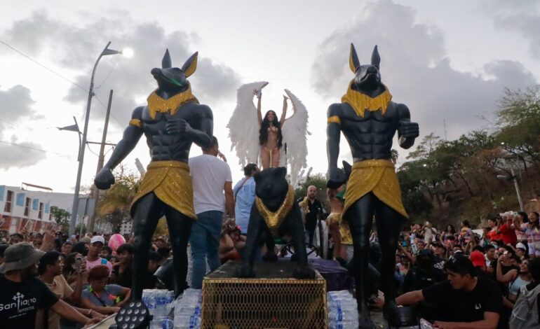 Más de 100 mil personas disfrutan el desfile del “Carnaval Paraíso Acapulco 2023”