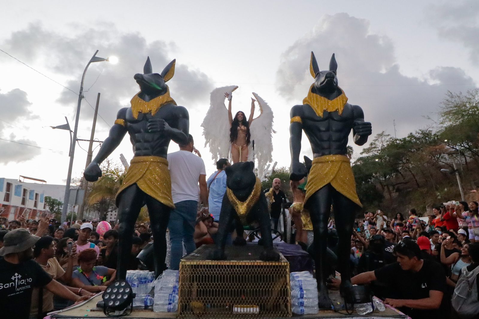 Más de 100 mil personas disfrutan el desfile del “Carnaval Paraíso Acapulco 2023”