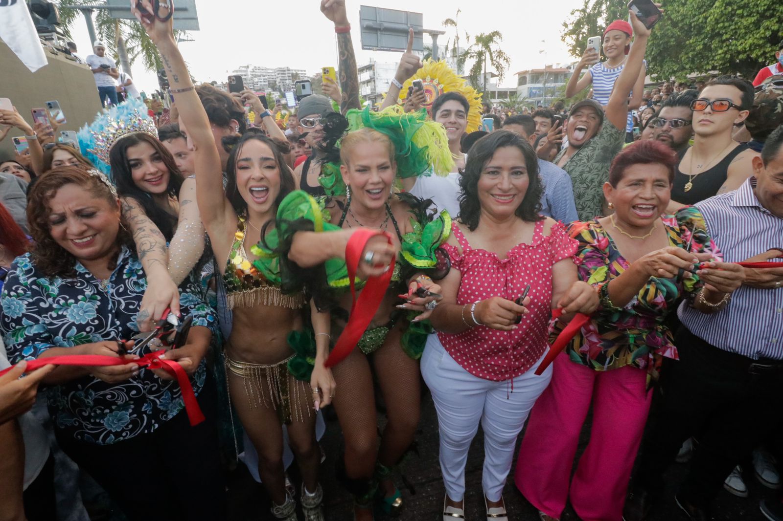 Más de 100 mil personas disfrutan el desfile del “Carnaval Paraíso