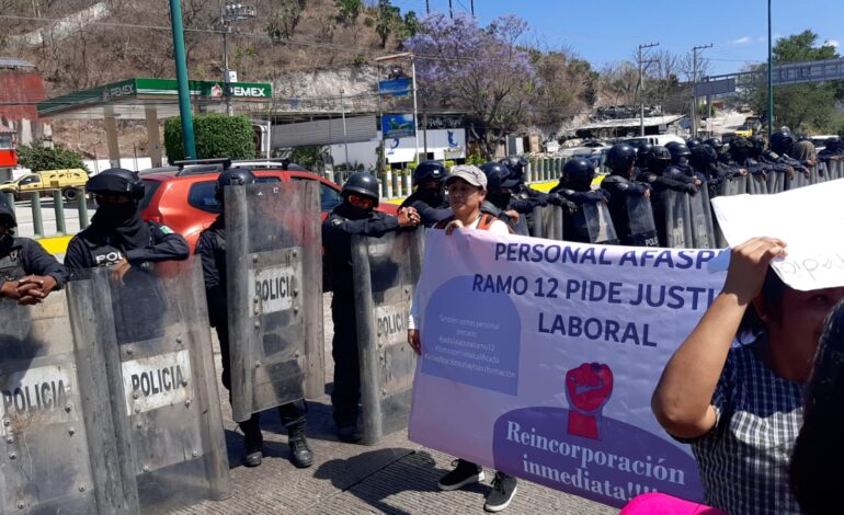 Desalojan a trabajadores del sector Salud que bloqueaban la Autopista del Sol
