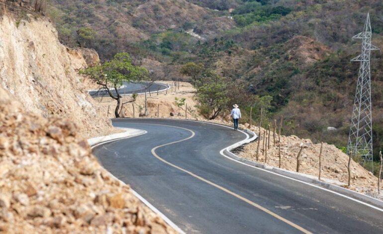 En un acto de justicia social inaugura Evelyn Salgado la tercera etapa de la pavimentación del camino Acapulco-El Veladero de Morelos