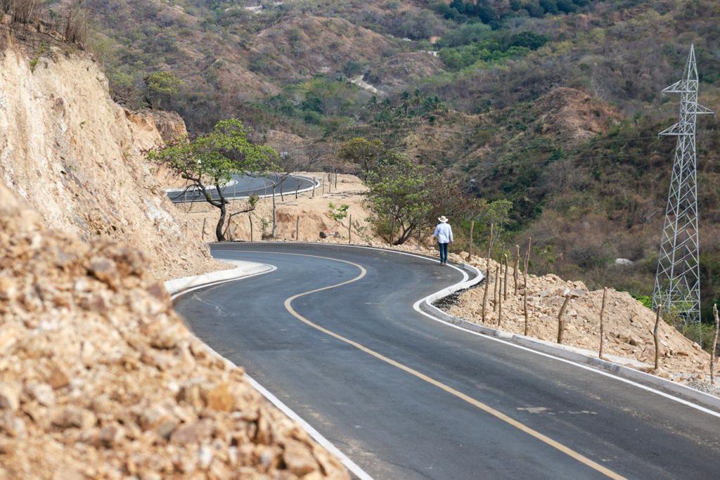 En un acto de justicia social inaugura Evelyn Salgado la tercera etapa de la pavimentación del camino Acapulco-El Veladero de Morelos