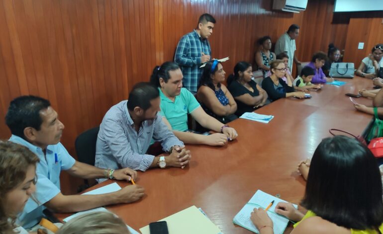 Atienden funcionarios de CAPAMA a representantes de colonias