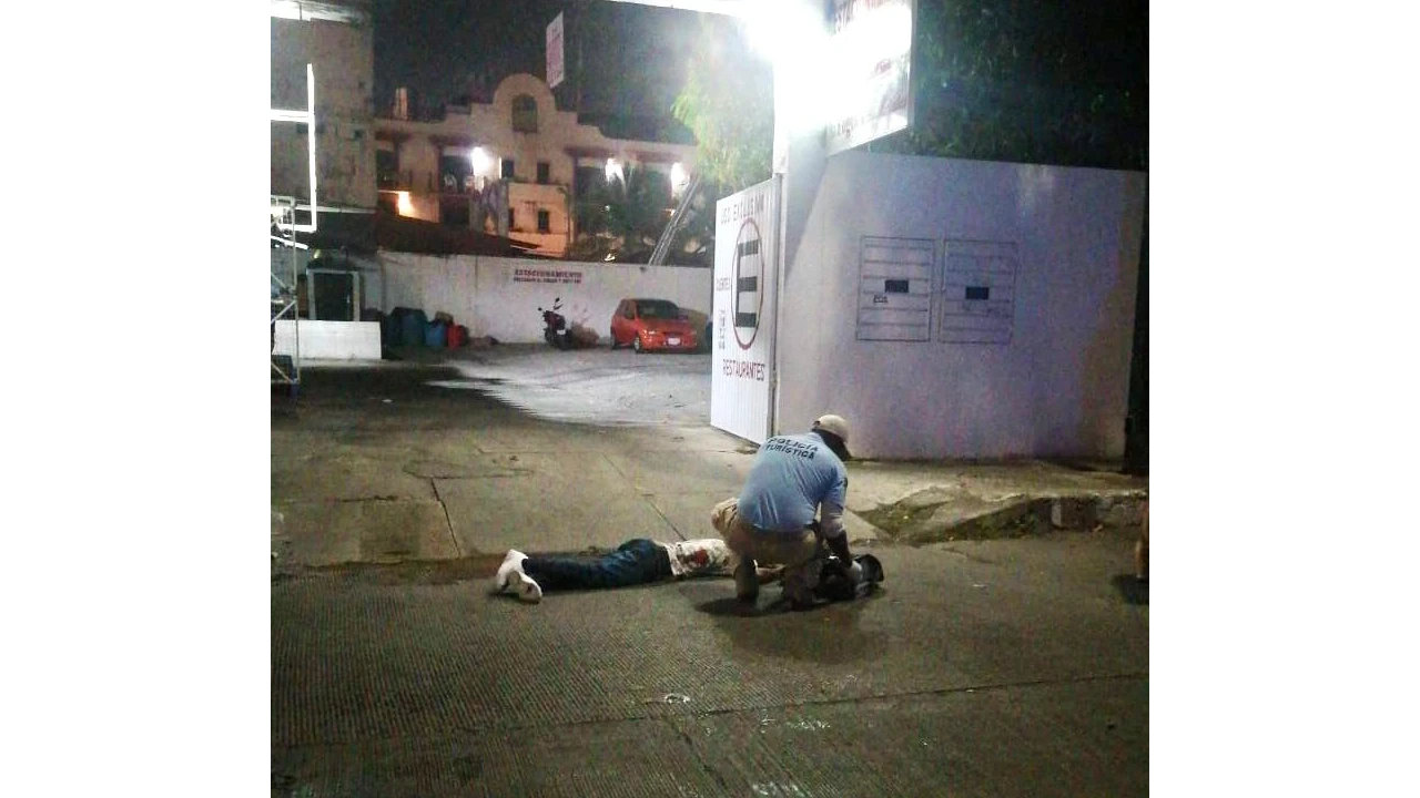 Asesinan a un hombre en la zona Dorada de Acapulco